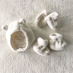 Baby GAP Sherpa bear hat, mittens and booties set, size 3-6 months